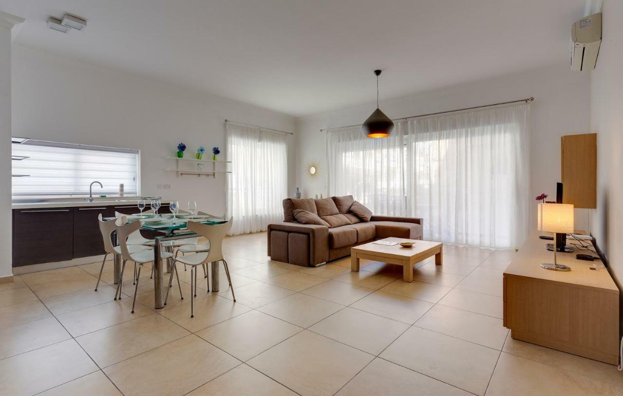 Apartment In Fort Cambridge With Pool Sliema Exteriér fotografie