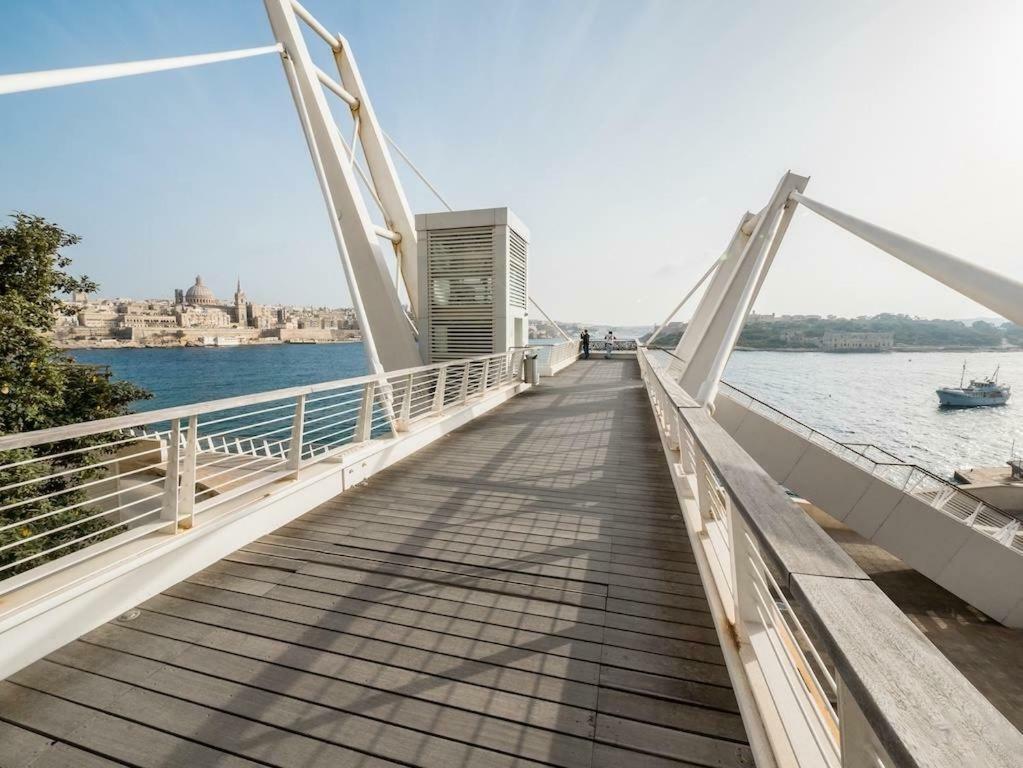 Apartment In Fort Cambridge With Pool Sliema Exteriér fotografie