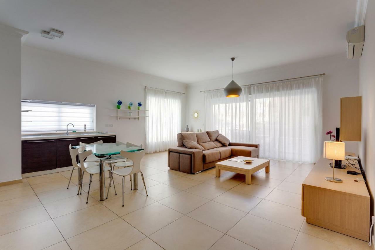Apartment In Fort Cambridge With Pool Sliema Exteriér fotografie
